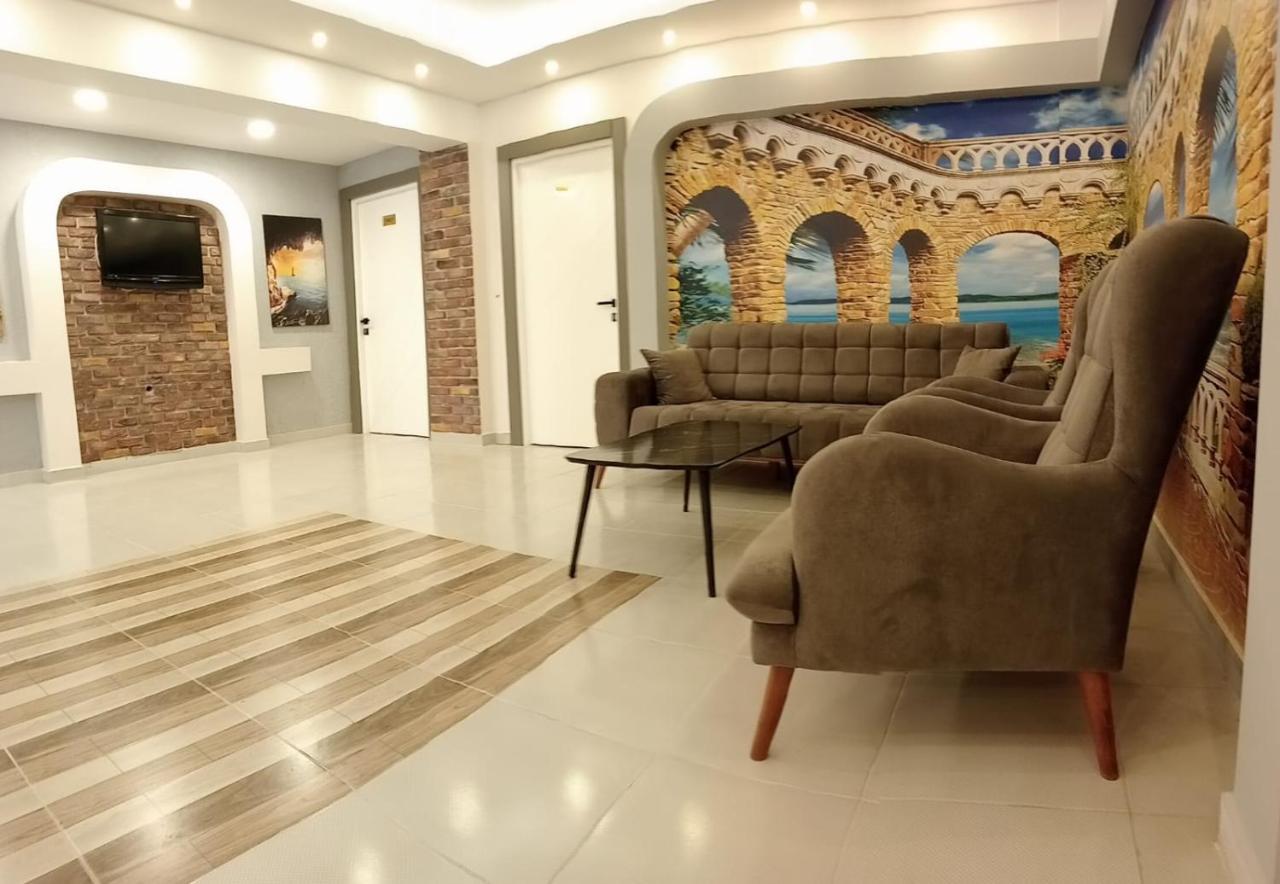 Side Leon Otel エクステリア 写真