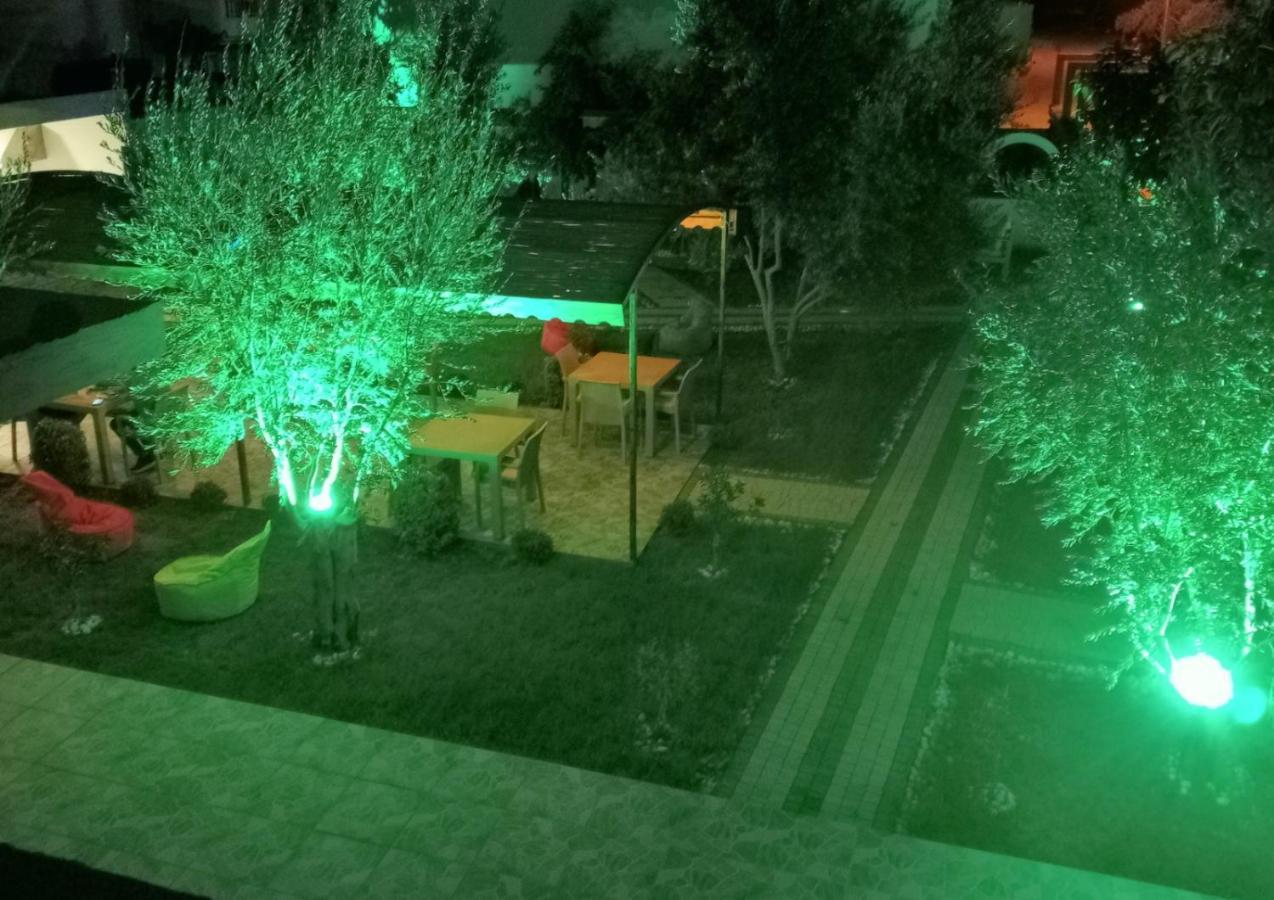 Side Leon Otel エクステリア 写真