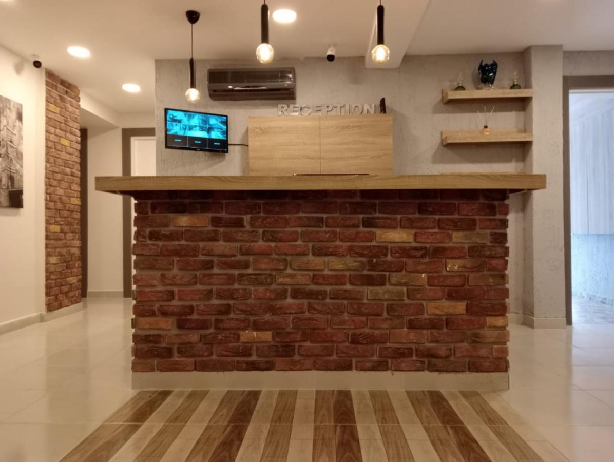 Side Leon Otel エクステリア 写真